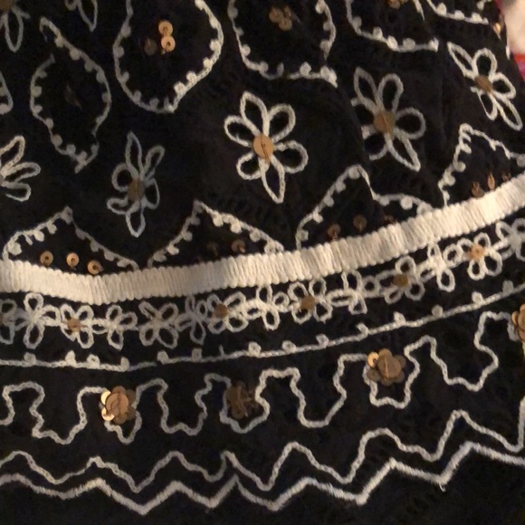 Hemant & Nandita top embroidered open shoulders - Picture 4 of 4